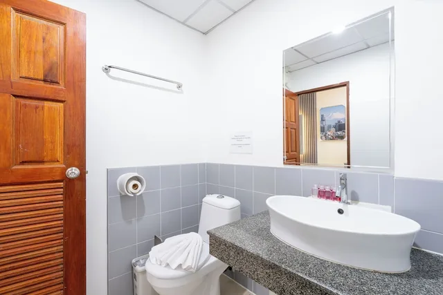 جناح بسريرين منفصلين وسريرين كينج وسرير كوين بـ3 غرف نوم، Squareone Hostel 9/10