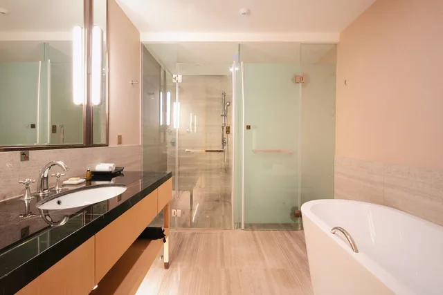 غرفة كلاسيكية بسريرين مزدوجين بشرفة، INTERCONTINENTAL HEILONG LAKE 6/7