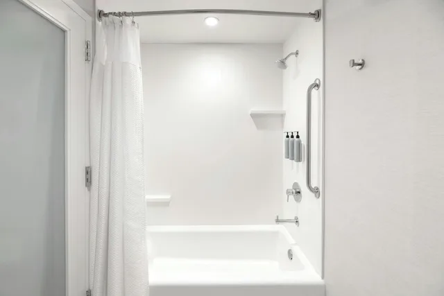 Room, 2 Queen Beds, Sofa, Balcony, Courtyard By Marriott Palo Alto Los Altos 5/5