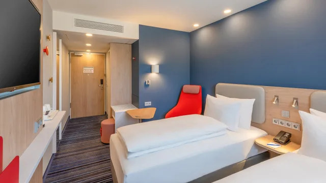 غرفة قياسية بسريرين منفصلين، Holiday Inn Express Hamburg South A7/As42 by IHG 2/6