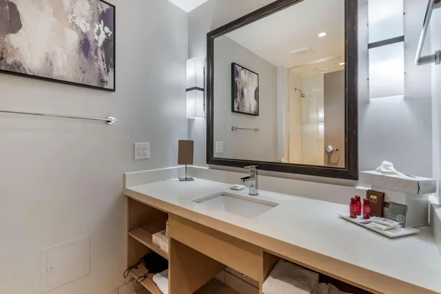 غرفة بسرير كينج وسريرين كوين، Best Western Premier Prince Albert 7/10