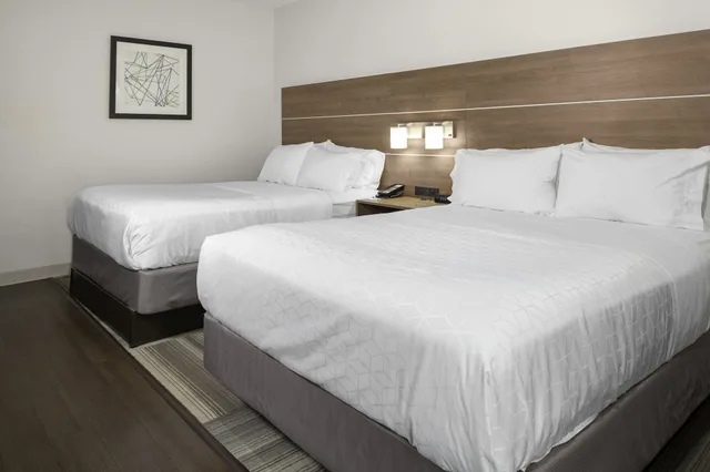 غرفة قياسية بسريرين كوين، Holiday Inn Express Myrtle Beach-Broadway at the Beach 1/6