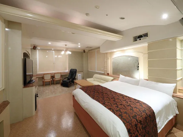 غرفة بسرير مزدوج بحمام خاص، Hotel Fine Garden Toyonaka (Osaka International Airport) 1/2