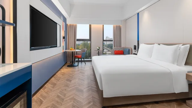 غرفة قياسية بسرير كينج في طابق مرتفع، Holiday Inn Express CHENGDU SHUANGLIU AIRPORT 1/2