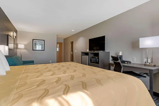 غرفة بسرير كينج، Quality Inn Sallisaw 2/3