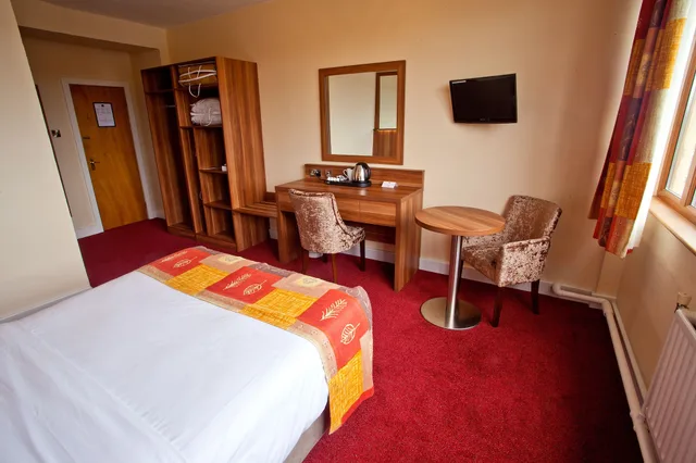 غرفة قياسية بسرير مزدوج، West County Hotel 1/9