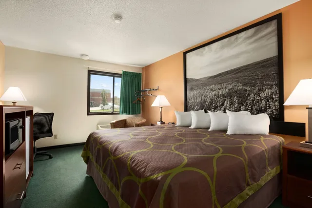 غرفة قياسية بسرير كينج، Super 8 By Wyndham Concordia 1/2