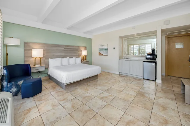 Standard, King Bed, Large, Best Western Plus Yacht Harbor Inn 2/2