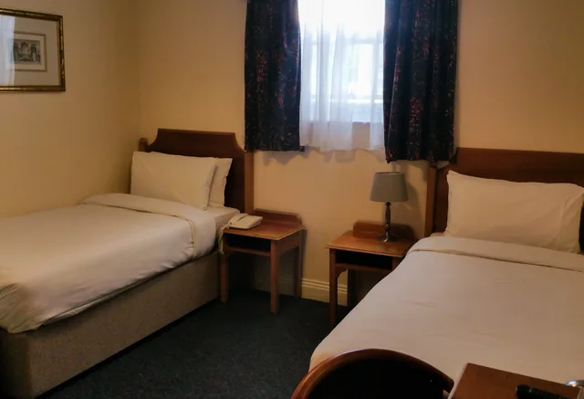 غرفة قياسية بسريرين منفصلين، Victor Hotel London Victoria 2/4