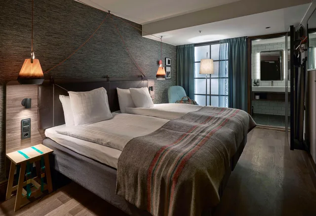 Classic, King Bed, No Window، Downtown Camper By Scandic 1/3