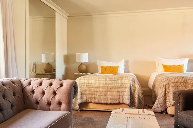 Casual, Twin Beds، The Great House at Sonning 2/5