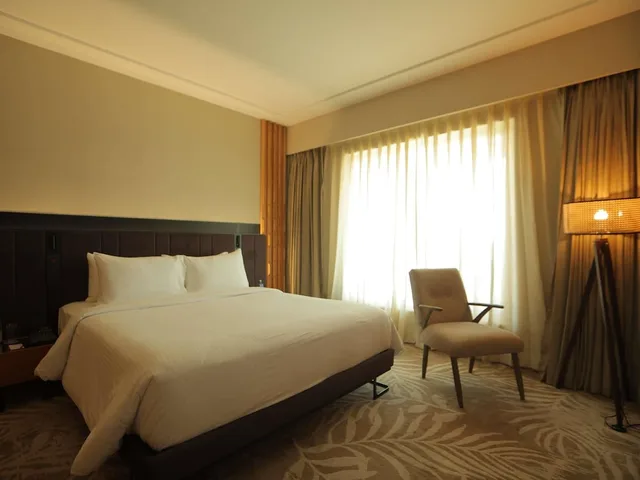جناح جونيور بسرير مزدوج مع دخول الصالة، NOVOTEL HYDERABAD AIRPORT 1/9