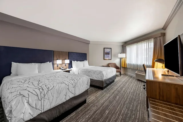 Standard, 2 Queen Beds, Pool View, Balcony, Best Western Denver East 2/10