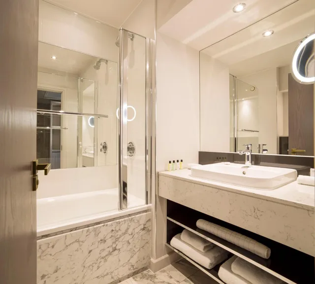 Deluxe, King Bed, Adult Only، Boulevard Hotel 2/4