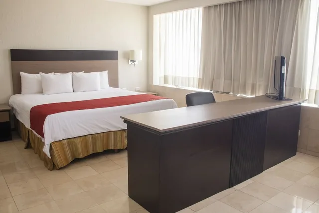 جناح تنفيذي بسرير كينج، Ramada by Wyndham Hola Culiacan 1/4