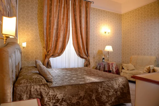 Superior, Twin Beds, Hotel Golden 2/5