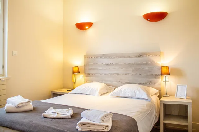 Classic, Double Bed, Bay View, Hotel Du Port Et Des Bains 3/9