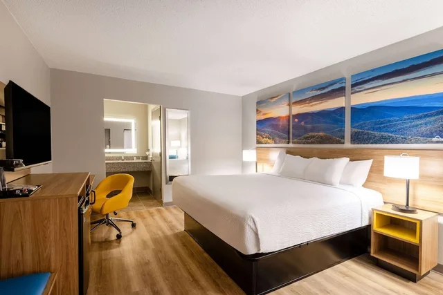 غرفة بسرير كينج لذوي الإعاقة، Days Inn by Wyndham Mooresville Lake Norman 3/7