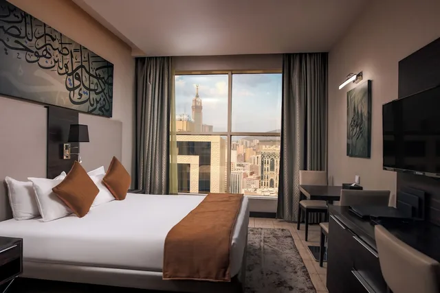 Executive Suite with One King Bed - CM، فندق ام من ميلينيوم(M Hotel Makkah By Millennium) 1/7