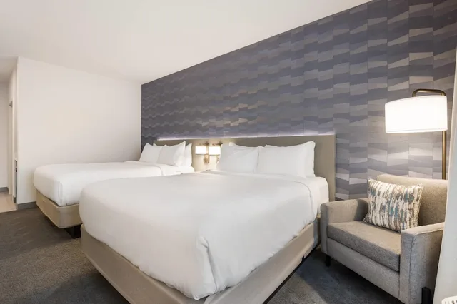 Standard, 2 Queen Beds, Pet Friendly, Comfort Inn & Suites Gaylord 2/5