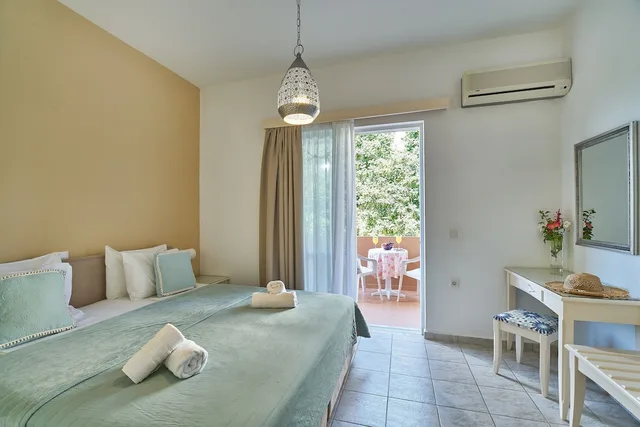 Apartment, King Bed, Sofa, Balcony, Ground Floor, Solon Apartments 8/10