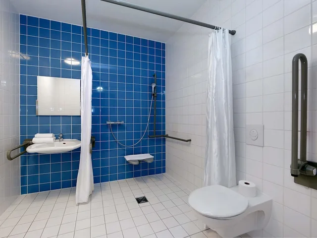 Room, Double Bed, B&B Hotel Berlin-Charlottenburg 6/7