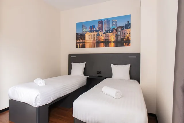 Twin Room, easyHotel The Hague City Centre 4/7