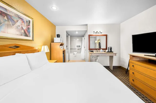 جناح بسرير كوين لذوي الإعاقة، SureStay Plus Hotel by Best Western San Jose Central City 2/6