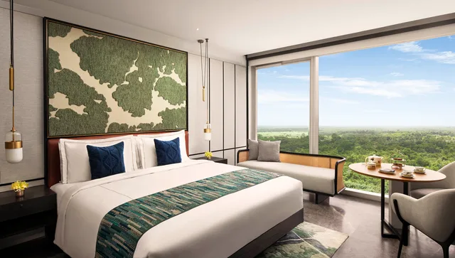 Taj Club, King Bed، Taj The Trees Mumbai 1/1