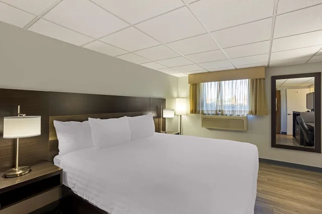 Standard, King Bed, Best Western Dubois Hotel 2/2