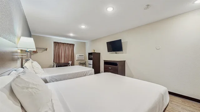 جناح بسريرين كوين مع أريكة للمدخنين، Red Lion Inn & Suites Olathe Kansas City 3/9
