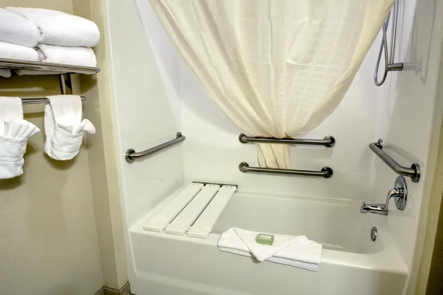 غرفة بسرير كوين لذوي الإعاقة، Cobblestone Hotel Suites Waynesboro Pa 6/7