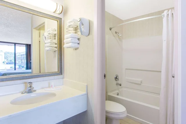 جناح بسريرين كوين بغرفة نوم واحدة، Days Inn by Wyndham Princeton 2/2