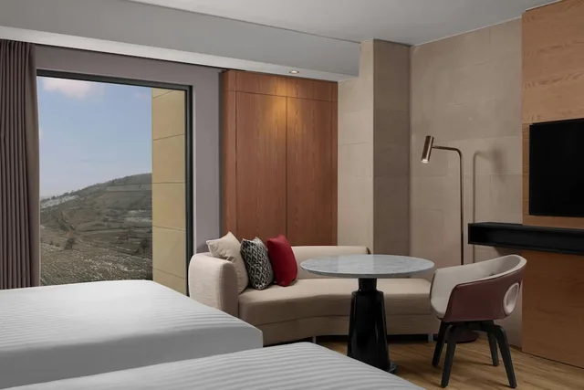 غرفة سوبيريور بسريرين منفصلين بإطلالة على المدينة، Cappadocia Marriott Hotel 4/6