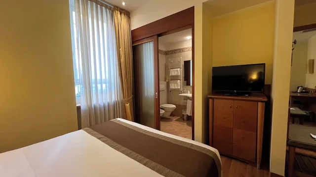 غرفة متصلة، Hotel Master 1/9