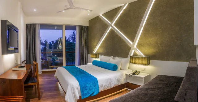 Coastal, Deluxe, King Bed, Balcony، Camelot Beach 2/6