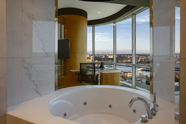 غرفة ركنية بسرير كينج بإطلالة على البحر، Doubletree By Hilton Hotel Istanbul - Moda 4/9