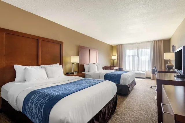 غرفة قياسية بسريرين كوين، Comfort Inn & Suites Pittsburg, KS 1/3