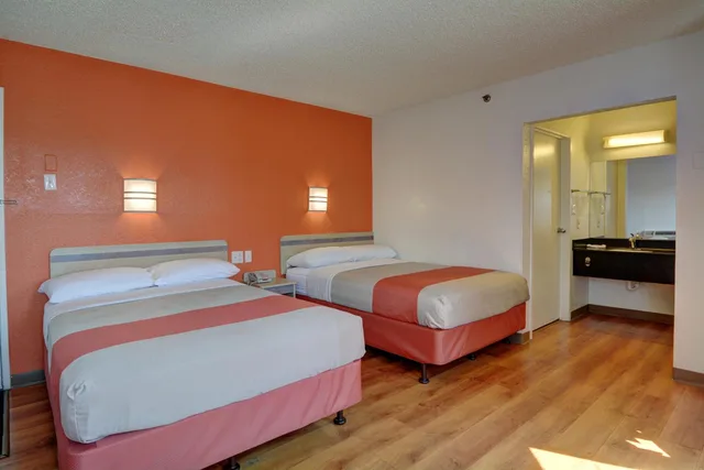 غرفة ديلوكس رباعية للمدخنين، Motel6 Wethersfield, CT - Hartford 7/9