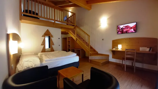 غرفة عائلية بسرير كوين وسرير بطابقين بإطلالة على الجبل بشرفة، Hotel Monte Bondone 6/10