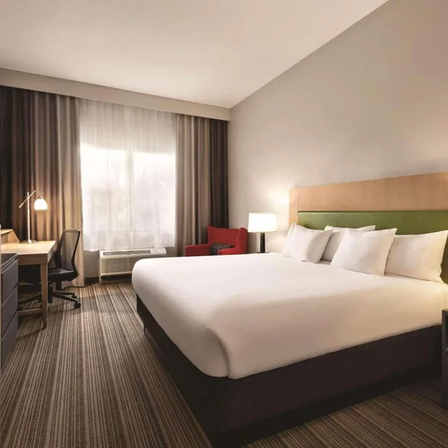 استوديو بسرير كينج مع أريكة، Country Inn & Suites by Radisson, Bradenton-Lakewood Ranch, FL 2/9