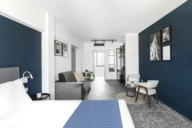 Junior Suite, Studio, Queen Bed, Sofa، PLAY Theatrou Athens, a member of Brown Hotels 2/4