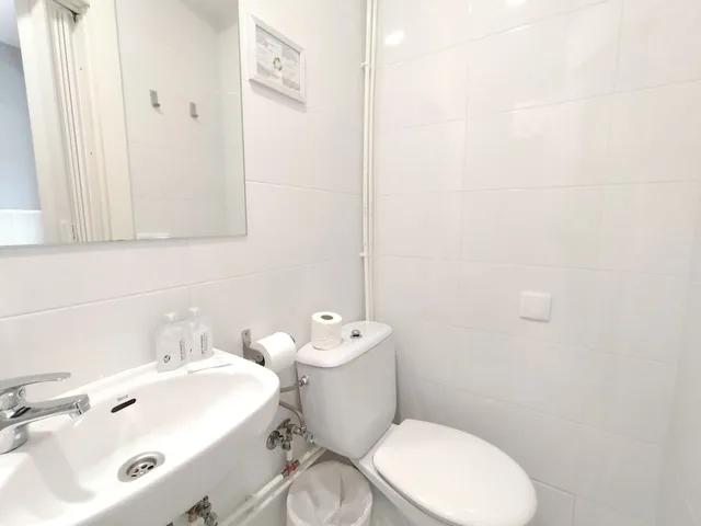 Room, Twin Beds, Shared Bathroom, Hostal Albero 7/9
