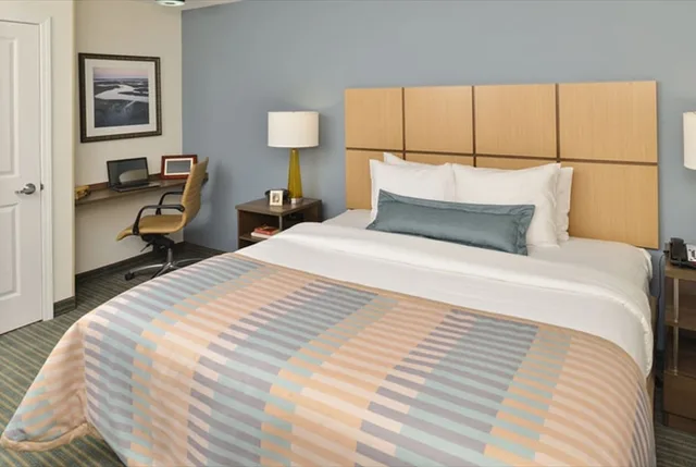 جناح بسرير كينج بغرفة نوم واحدة لذوي الإعاقة، Candlewood Suites Houma 1/1