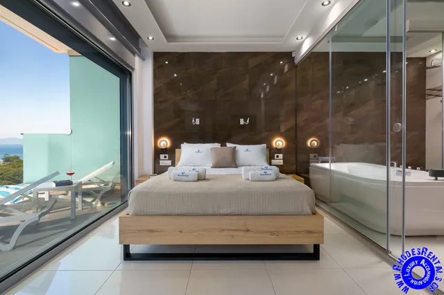 3 Bedrooms, Suite, Sea View, Hot Tub, Skyline Suites 5/8