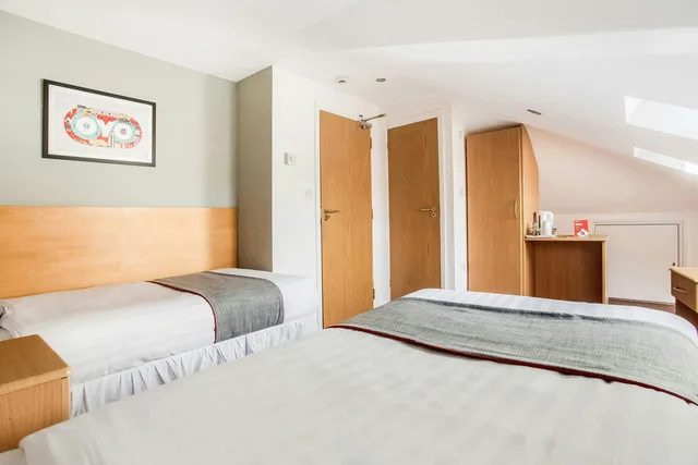 غرفة قياسية بسريرين منفصلين، London Guest House by OYO - Acton 10/10