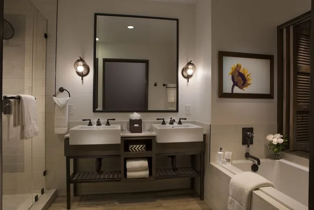 Luxury, King Bed, River View, River Terrace Inn 8/9
