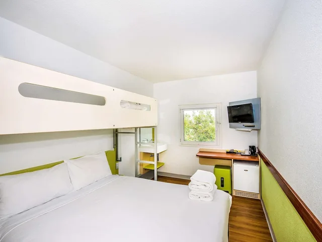 غرفة قياسية بسرير كوين وسرير بطابقين، Ibis Budget St Peters 1/7