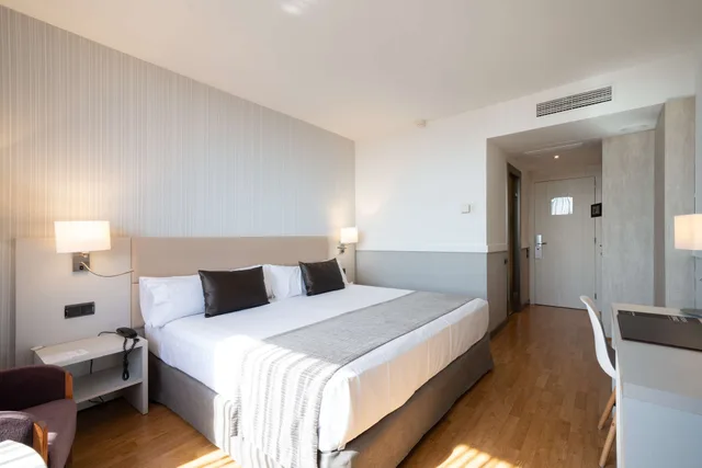 Double Premium Single Use، CATALONIA GRAN HOTEL VERDI 2/8