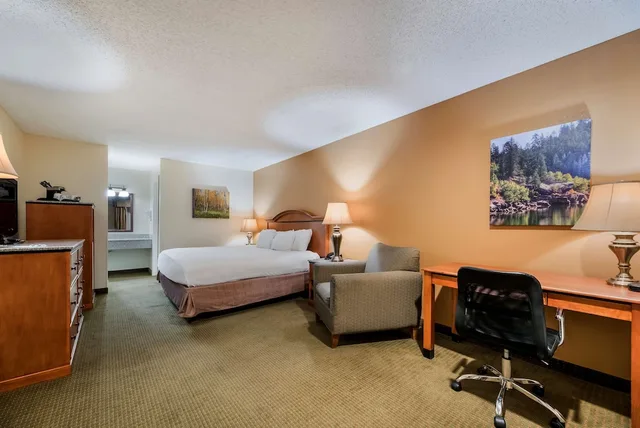 غرفة قياسية بسرير كينج مع أريكة لذوي الإعاقة، Best Western Sunrise Inn 3/4